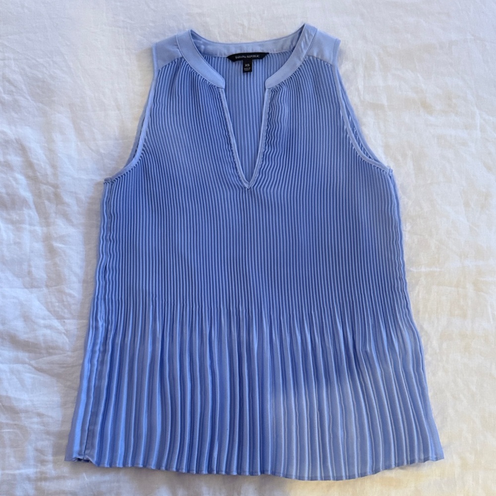 Banana Republic Light Blue Pleated Sleeveless Blouse | XS